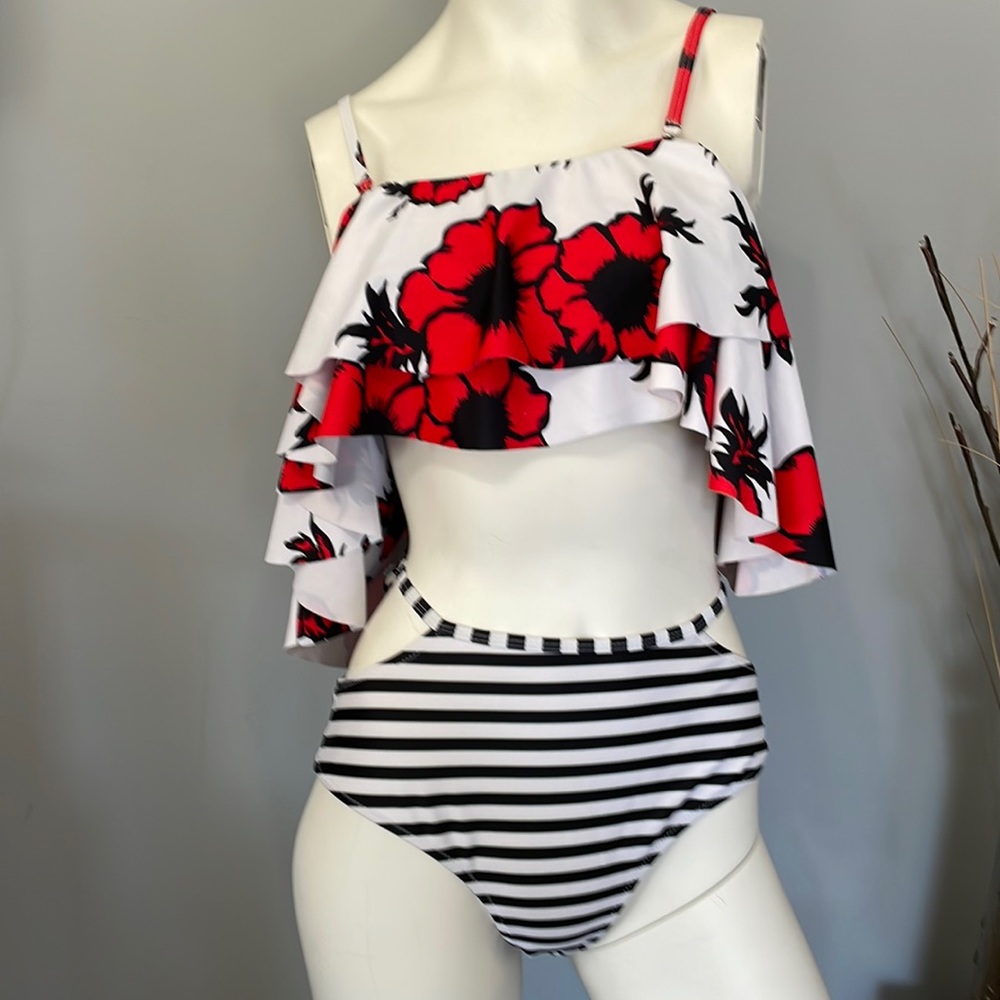 Off the shoulder 2 piece Suit, size Large. Bundle & Save!!